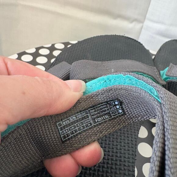 Teva Sandals Womens 7 Gray Original Universal Strap Slip On Waterproof Comfort - Picture 3 of 6